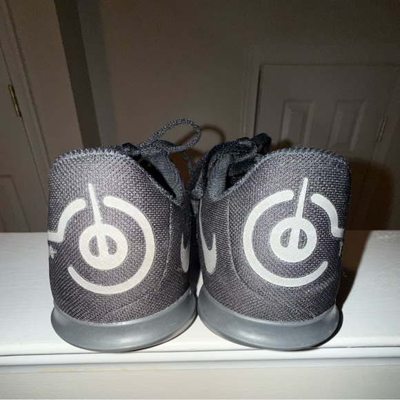 Nike Youth Tiempo Legend 9 Club Turf Soccer Shoes DA1332-004. Youth Sz: 4.5Y - Picture 4 of 9